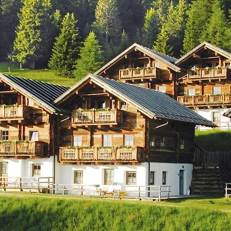 Appartamento On Zettersfeld With Dolomites Views