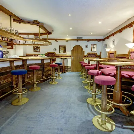 On Zettersfeld With Dolomites Views Appartement