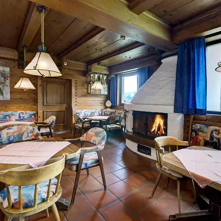 Appartamento On Zettersfeld With Dolomites Views