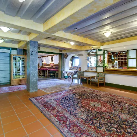 On Zettersfeld With Dolomites Views Obernussdorf